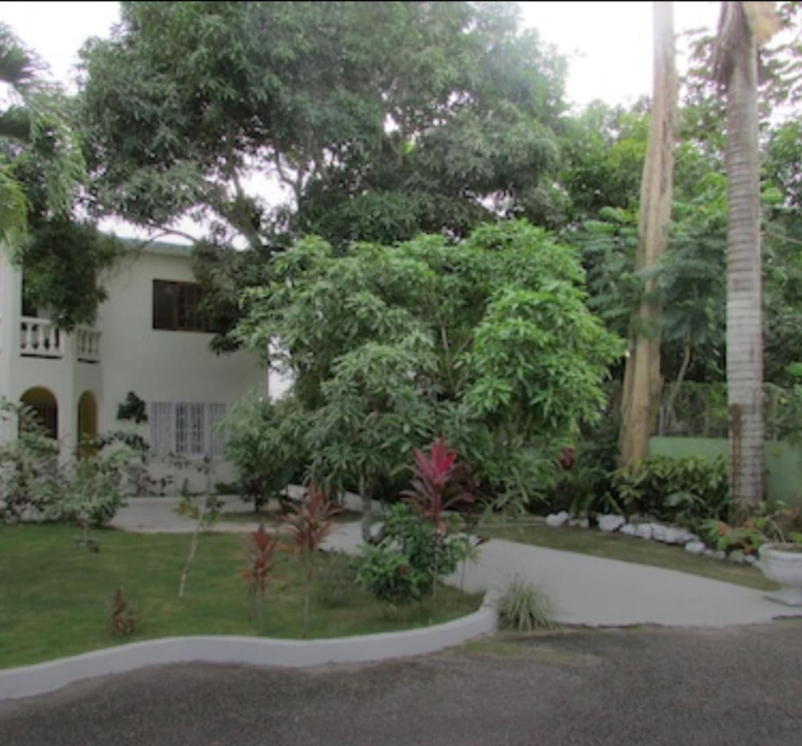 Aqua Studio 6 Aparthotel Negril Exterior photo